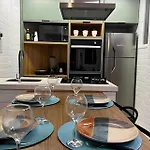 Apartamento 2 Quartos Reformado Na Quadra Da Praia