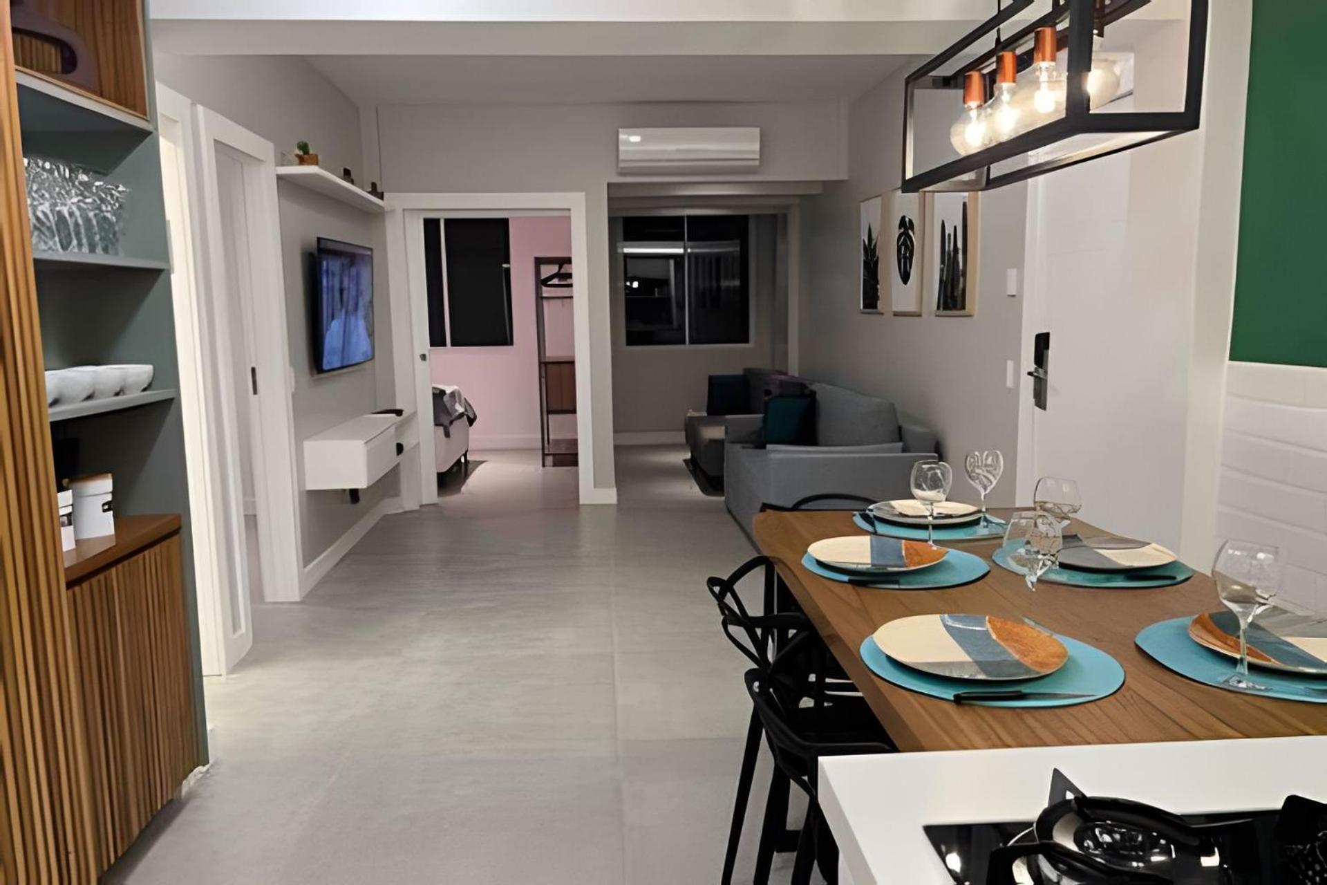 Apartamento 2 Quartos Reformado Na Quadra Da *